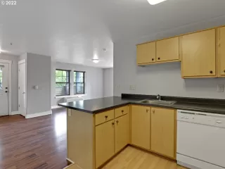 Photo #2: 22213557 Listing