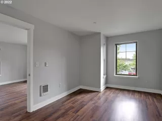 Photo #3: 22213557 Listing