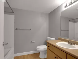 Photo #5: 22213557 Listing