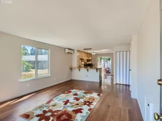 Photo #4: 22213887 Listing