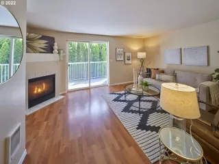 Photo #4: 22214725 Listing