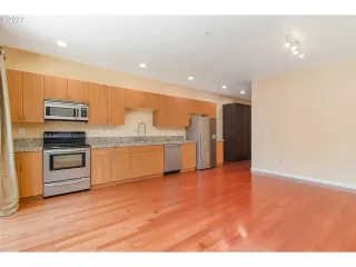 Photo #4: 22214947 Listing