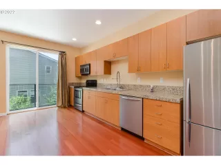 Photo #5: 22214947 Listing