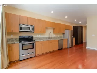 Photo #6: 22214947 Listing