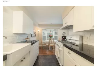 Photo #6: 22215107 Listing