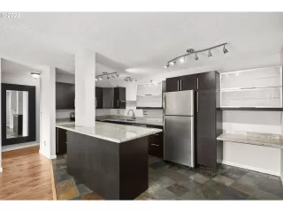 Photo #5: 22216609 Listing 