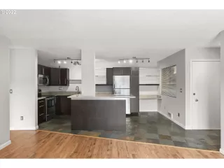 Photo #6: 22216609 Listing 