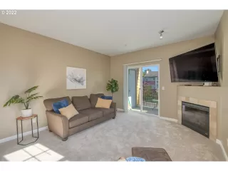 Photo #6: 22216697 Listing