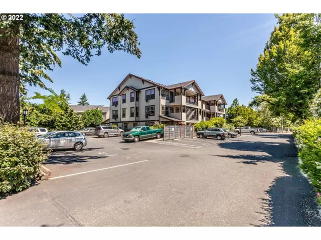 MLS: 22216742 Condo For Sale