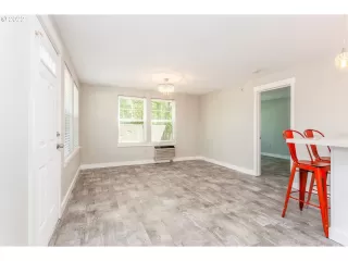 Photo #4: 22216742 Listing