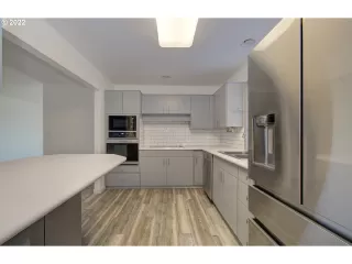 Photo #6: 22217209 Listing