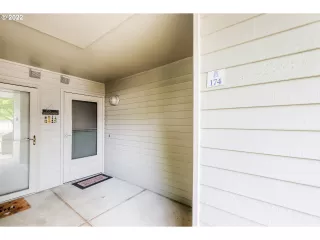 Photo #6: 22217711 Listing