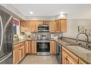 Photo #4: 22218233 Listing