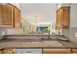 Photo #6: 22218233 Listing