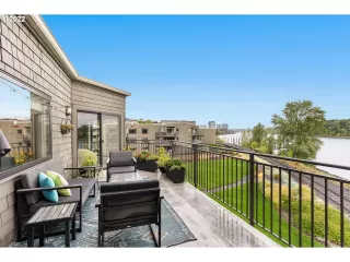 Photo #3: 22219240 Listing