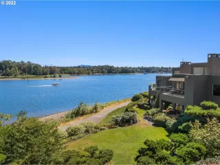 Photo #4: 22219240 Listing