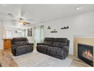 Photo #5: 22220246 Listing 