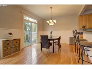 Photo #5: 22220370 Listing