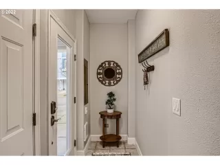 Photo #3: 22221224 Listing