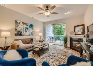 Photo #5: 22221224 Listing