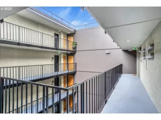 Photo #6: 22221696 Listing