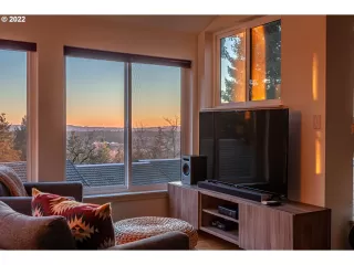 Photo #5: 22222895 Listing