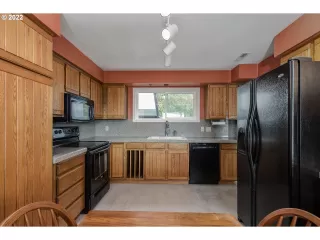 Photo #5: 22224357 Listing