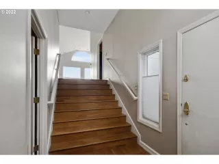 Photo #6: 22224357 Listing