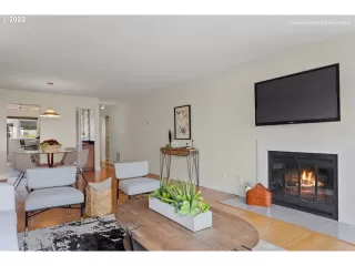 Photo #4: 22224872 Listing 