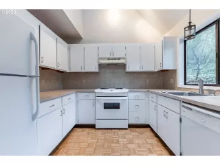 Photo #4: 22225293 Listing