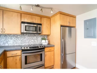 Photo #3: 22227048 Listing