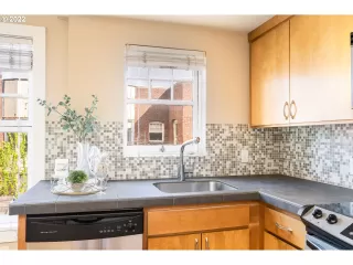 Photo #4: 22227048 Listing