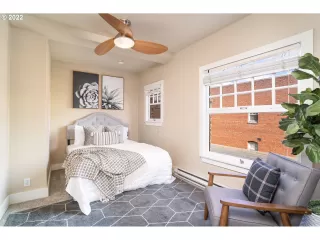 Photo #5: 22227048 Listing