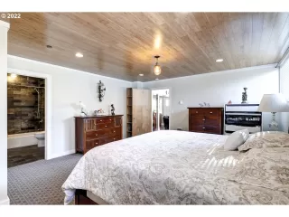 Photo #5: 22227839 Listing