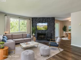 Photo #3: 222281797 Listing