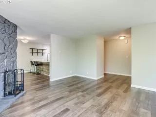 Photo #4: 222281797 Listing