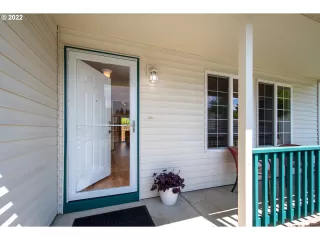 Photo #4: 22229300 Listing