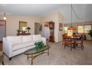 Photo #5: 22229300 Listing