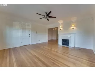 Photo #4: 22229424 Listing