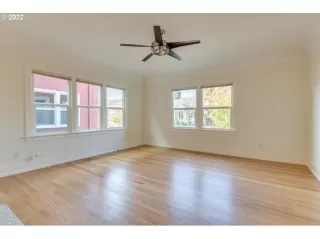 Photo #5: 22229424 Listing