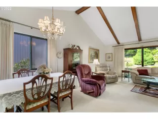 Photo #4: 22229611 Listing