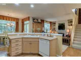 Photo #4: 22230062 Listing