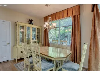 Photo #6: 22230062 Listing