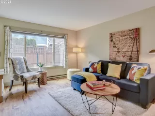 Photo #4: 22230064 Listing