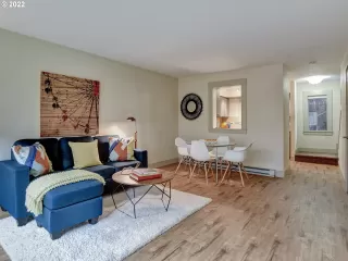 Photo #6: 22230064 Listing