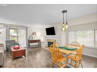 Photo #5: 22230083 Listing 