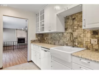 Photo #6: 22230778 Listing