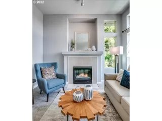 Photo #6: 22230925 Listing