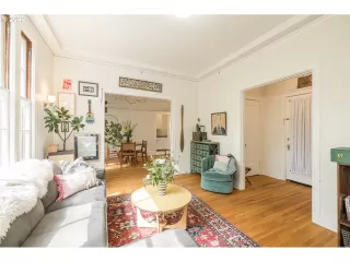 Photo #3: 22230954 Listing