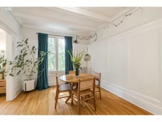 Photo #5: 22230954 Listing